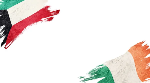 Прапори Кувейту та Ірландії на білому тлі — стокове фото